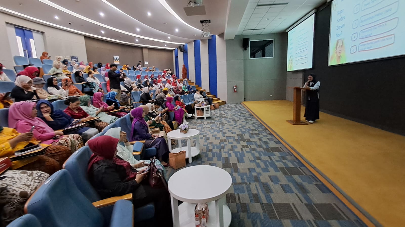 Agita Nurfianti menggelar Sosialisasi Empat Pilar MPR RI bersama komunitas UMKM Kota Bandung di Universitas Mandiri, 1 Oktober 2026.